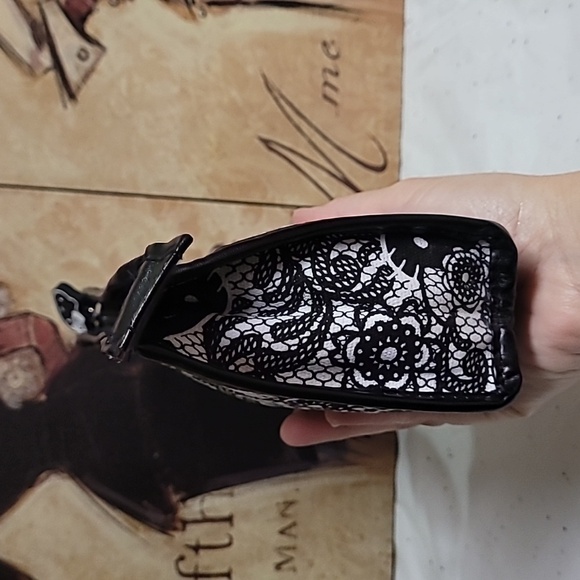 Hello Kitty Lace Pattern Pouch - Picture 5 of 12